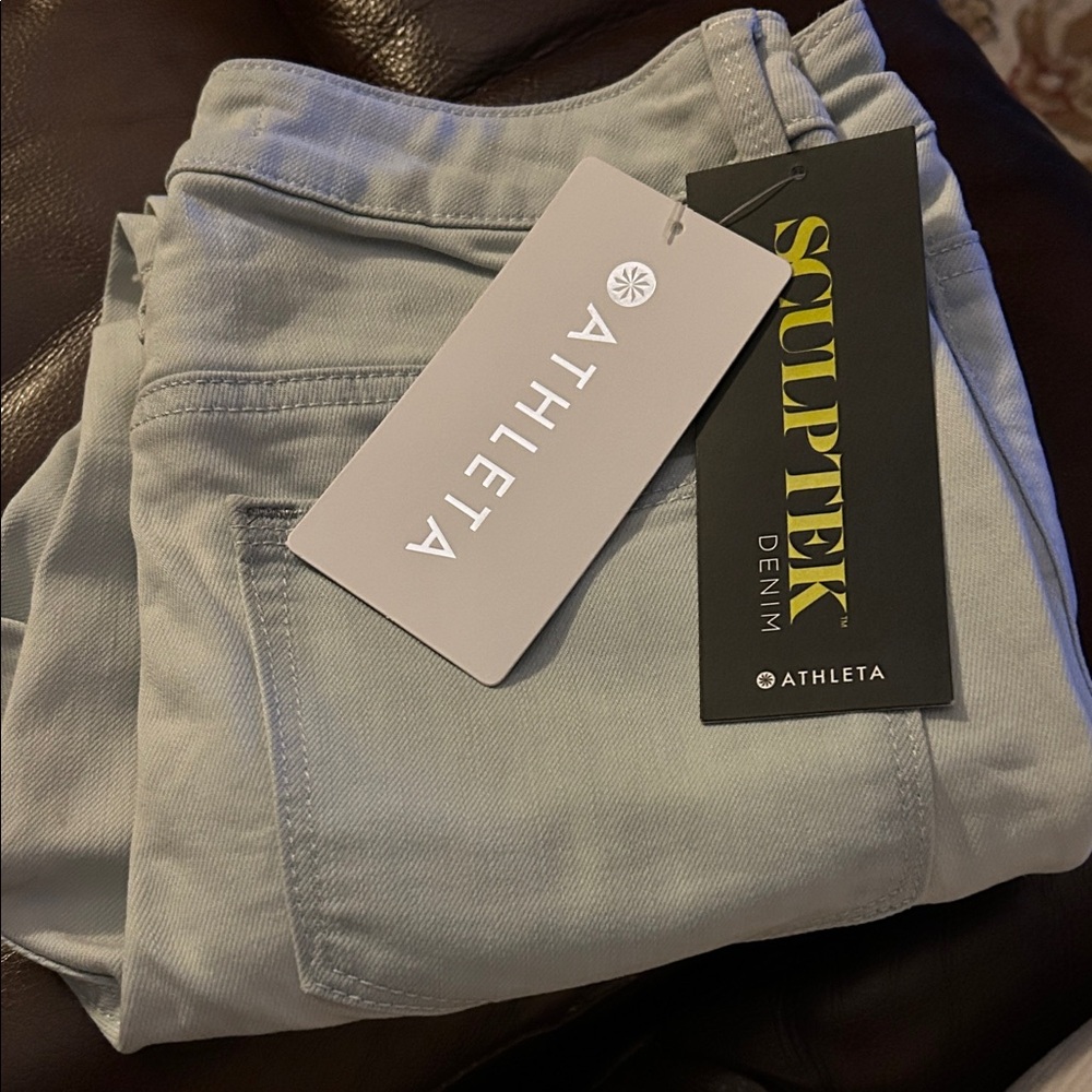 Athleta Sculpttek skinny crop Jean Glacier Wash size 2